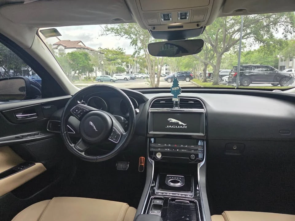 2019 Jaguar XE - Image 12 of 15