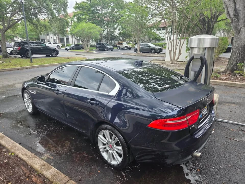 2019 Jaguar XE - Image 5 of 15