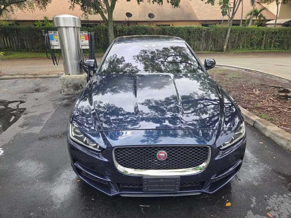 2019 Jaguar XE - Image 2 of 15