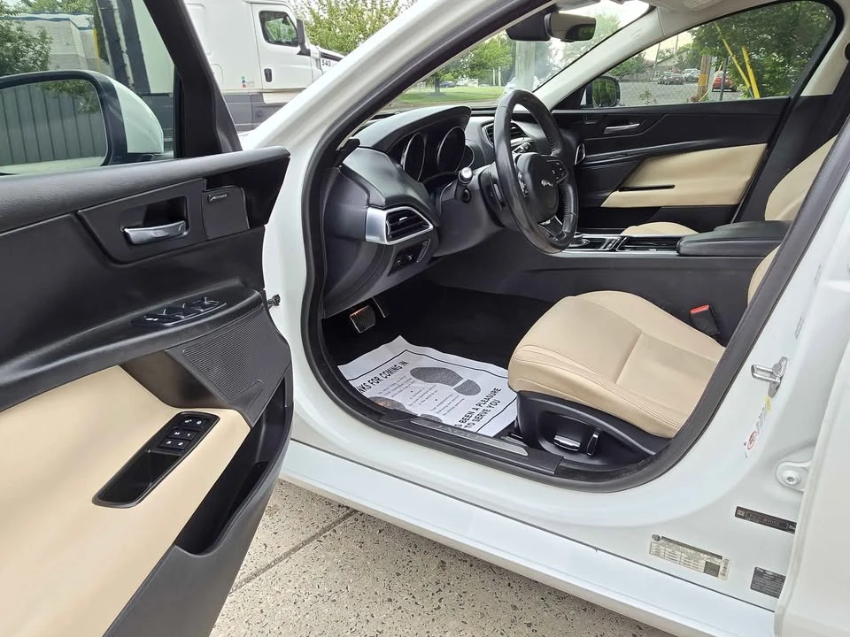 2019 Jaguar XE - Image 13 of 20