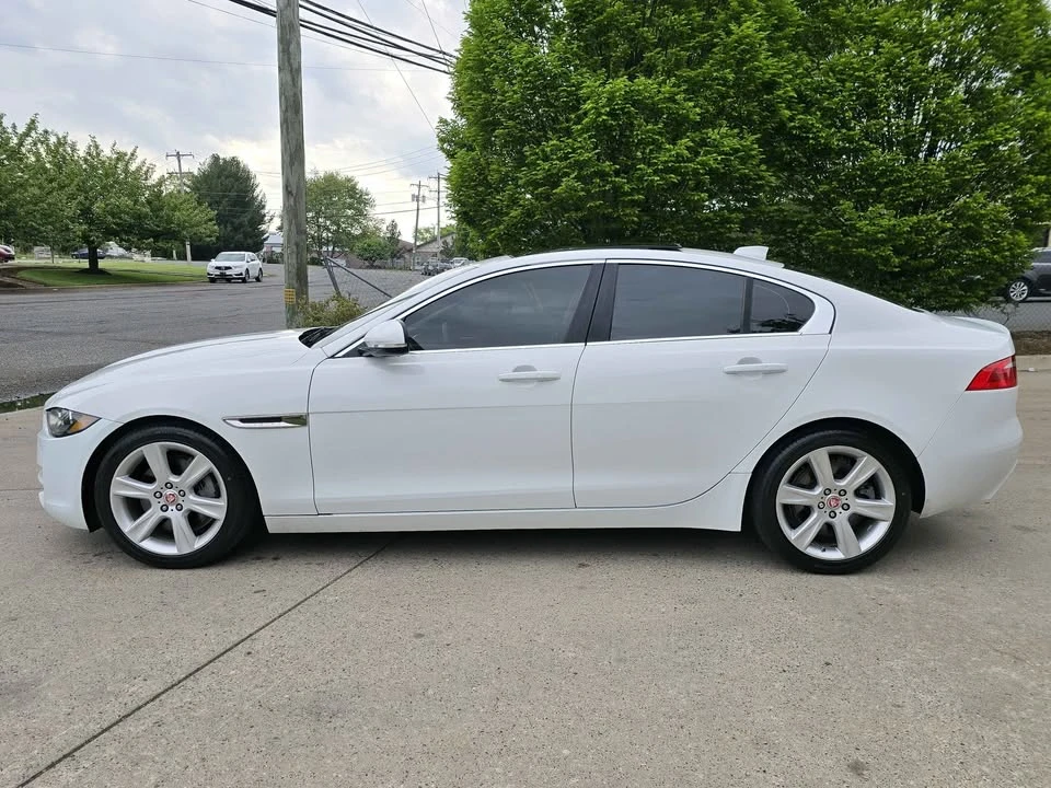 2019 Jaguar XE - Image 8 of 20
