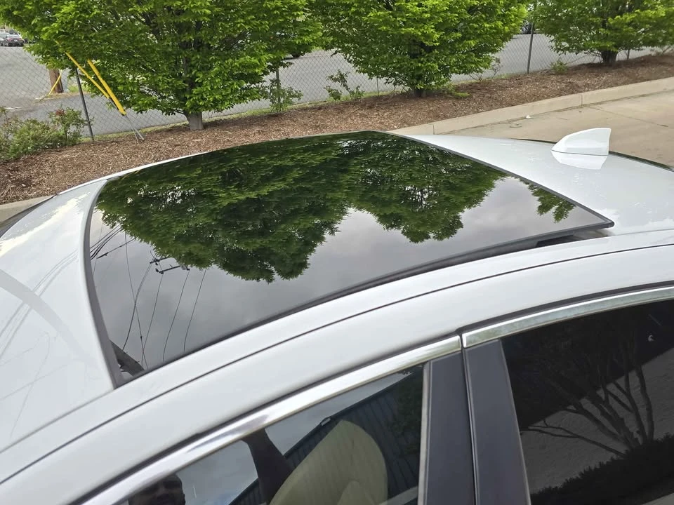2019 Jaguar XE - Image 9 of 20