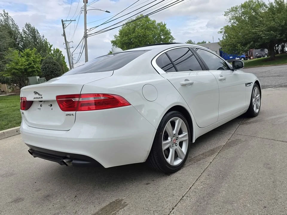 2019 Jaguar XE - Image 5 of 20