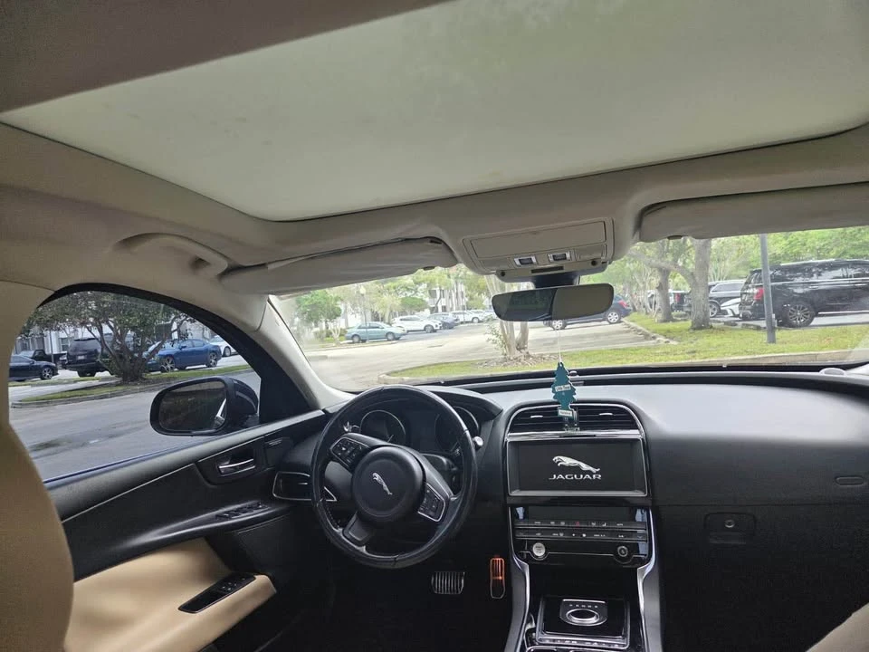 2019 Jaguar XE - Image 11 of 15