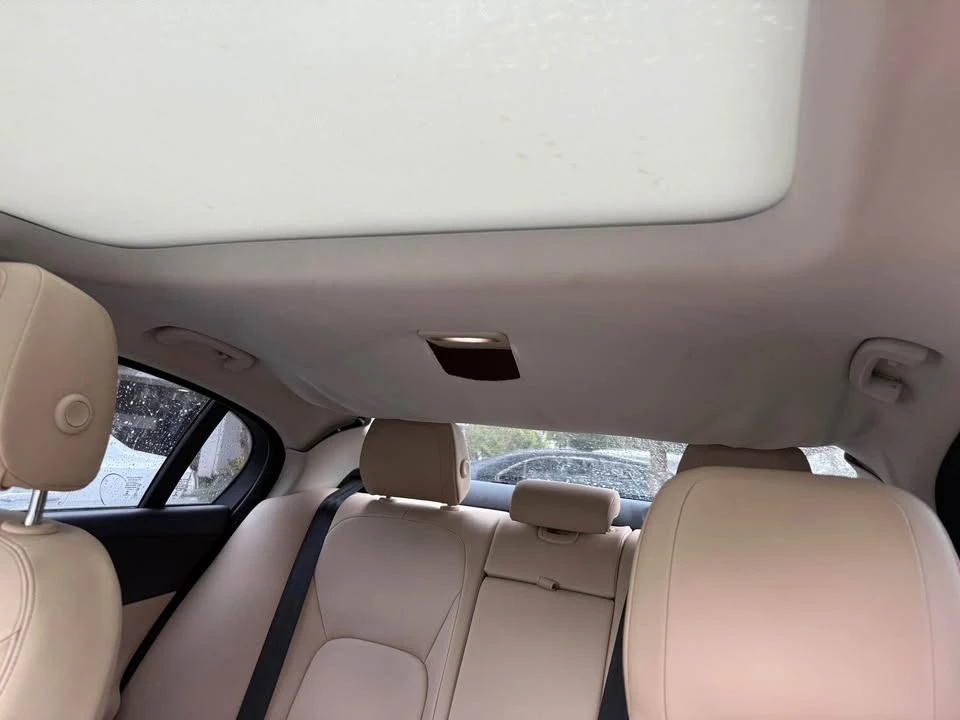 2019 Jaguar XE - Image 15 of 15