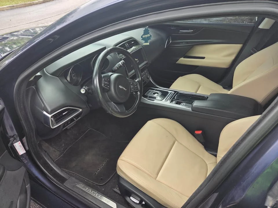 2019 Jaguar XE - Image 7 of 15