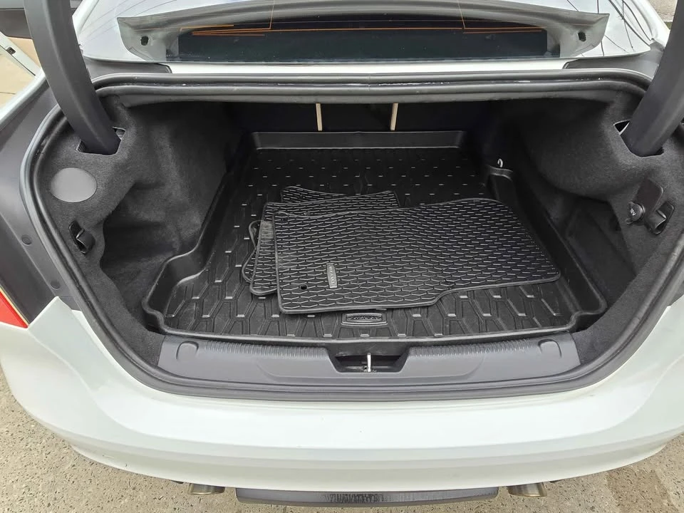 2019 Jaguar XE - Image 16 of 20