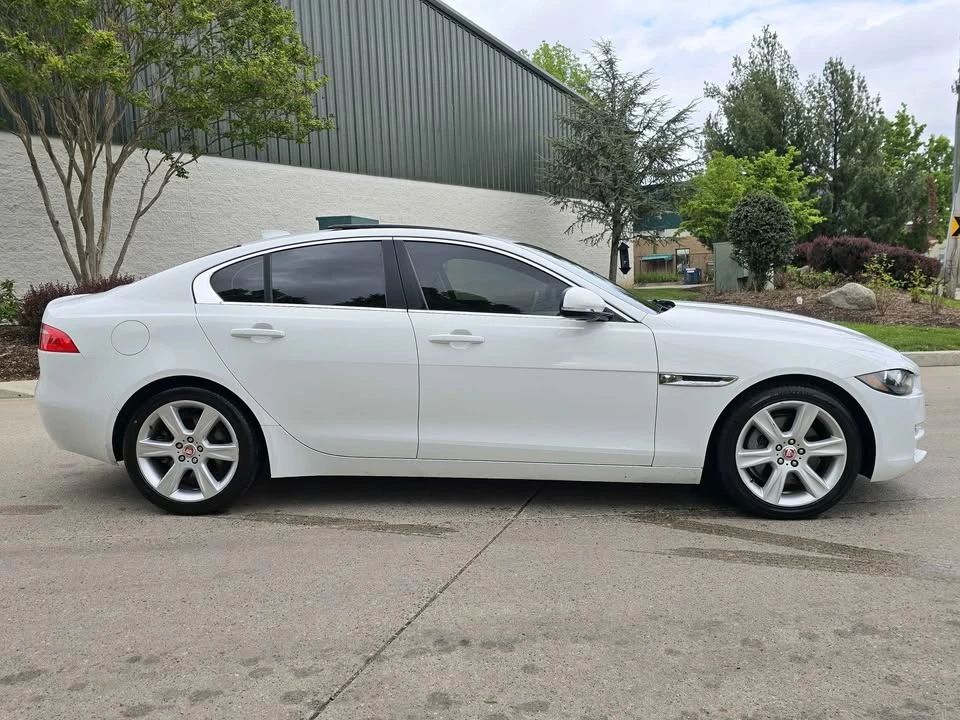 2019 Jaguar XE - Image 4 of 20