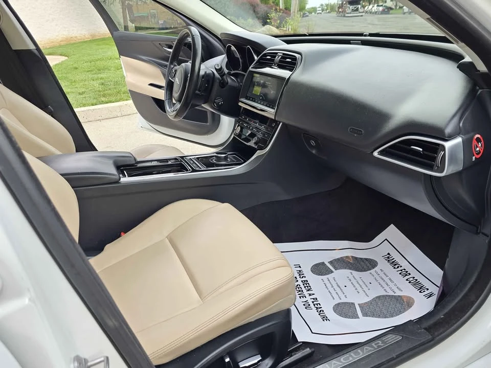 2019 Jaguar XE - Image 18 of 20