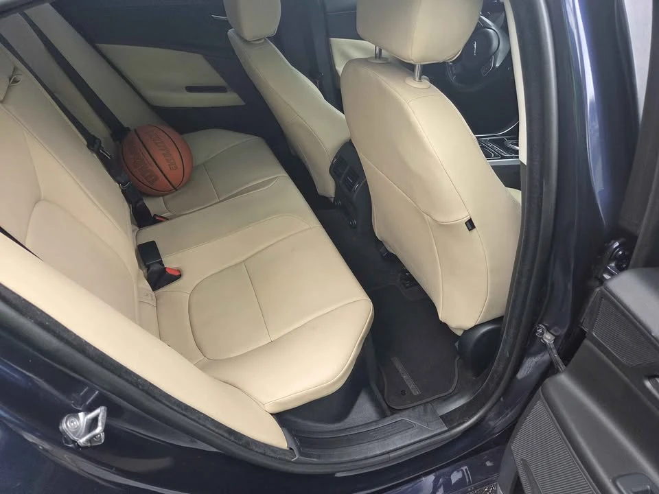 2019 Jaguar XE - Image 11 of 14