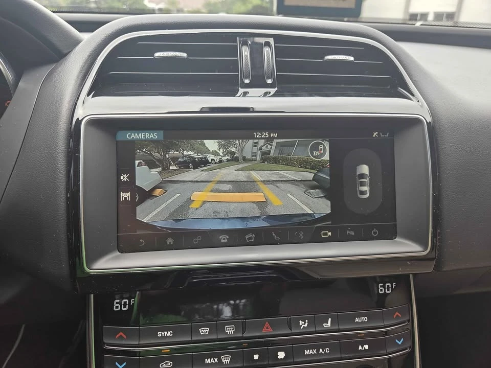 2019 Jaguar XE - Image 6 of 14