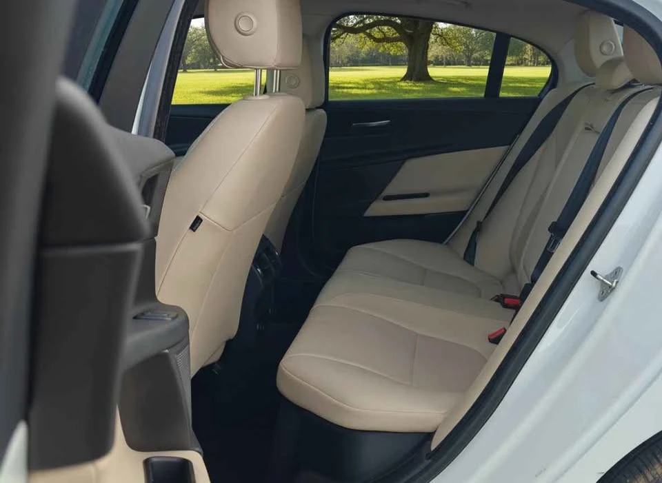 2019 Jaguar XE - Image 20 of 20