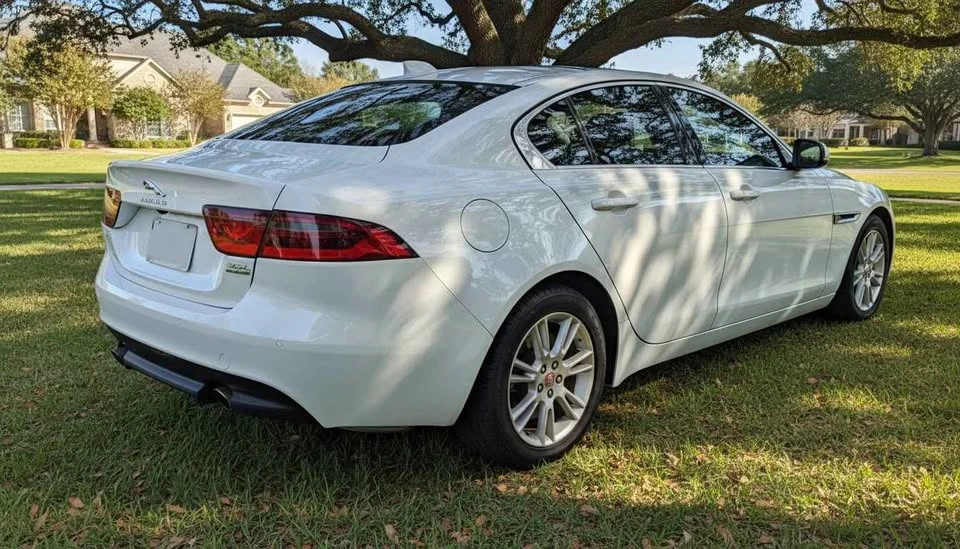 2019 Jaguar XE - Image 4 of 20