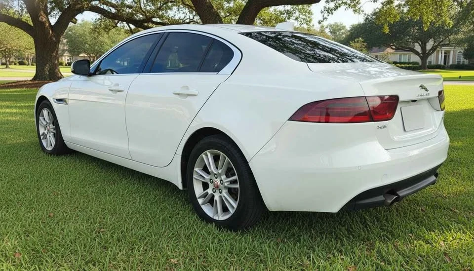 2019 Jaguar XE - Image 6 of 20