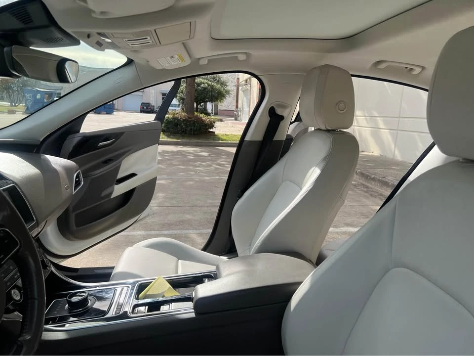 2019 Jaguar XE - Image 3 of 16
