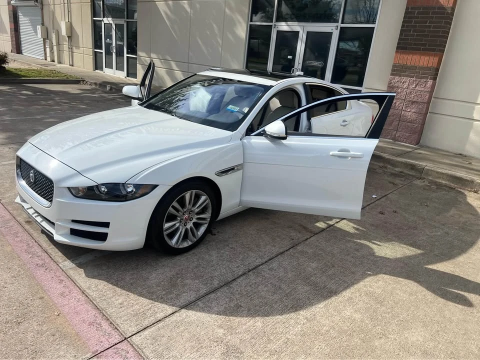 2019 Jaguar XE - Image 13 of 17