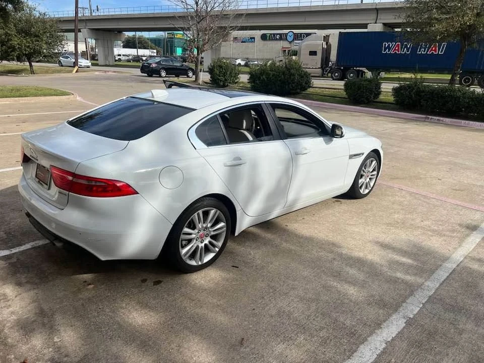 2019 Jaguar XE - Image 4 of 16