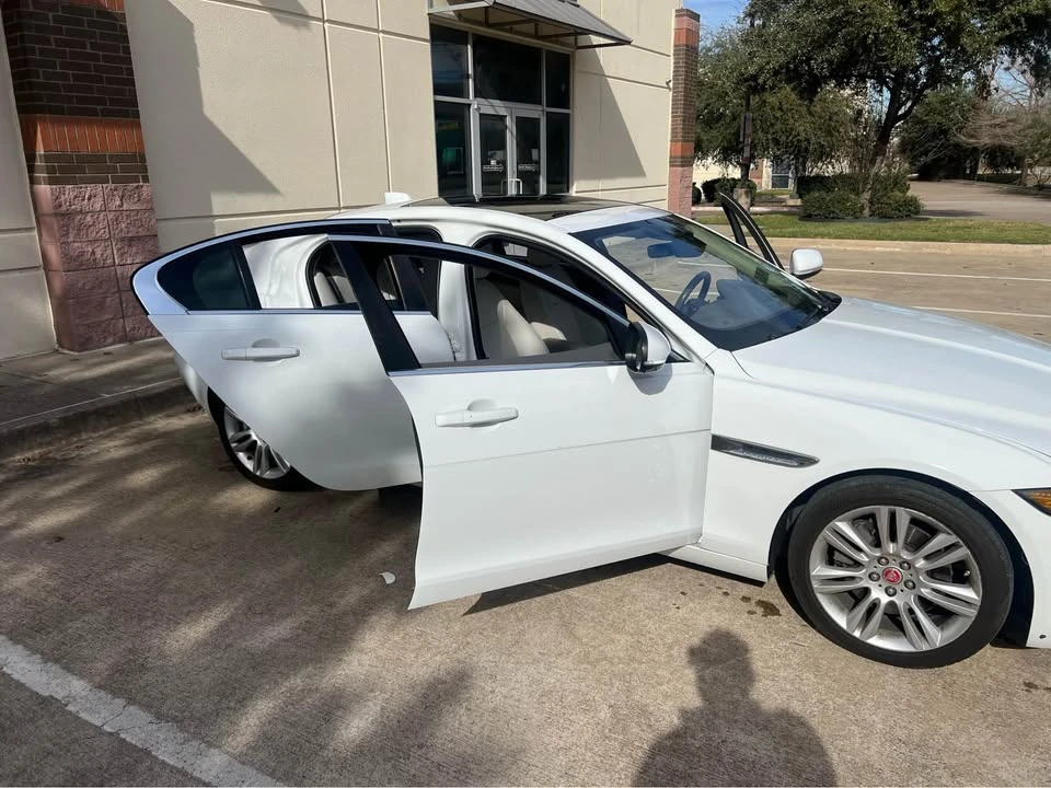 2019 Jaguar XE - Image 16 of 16