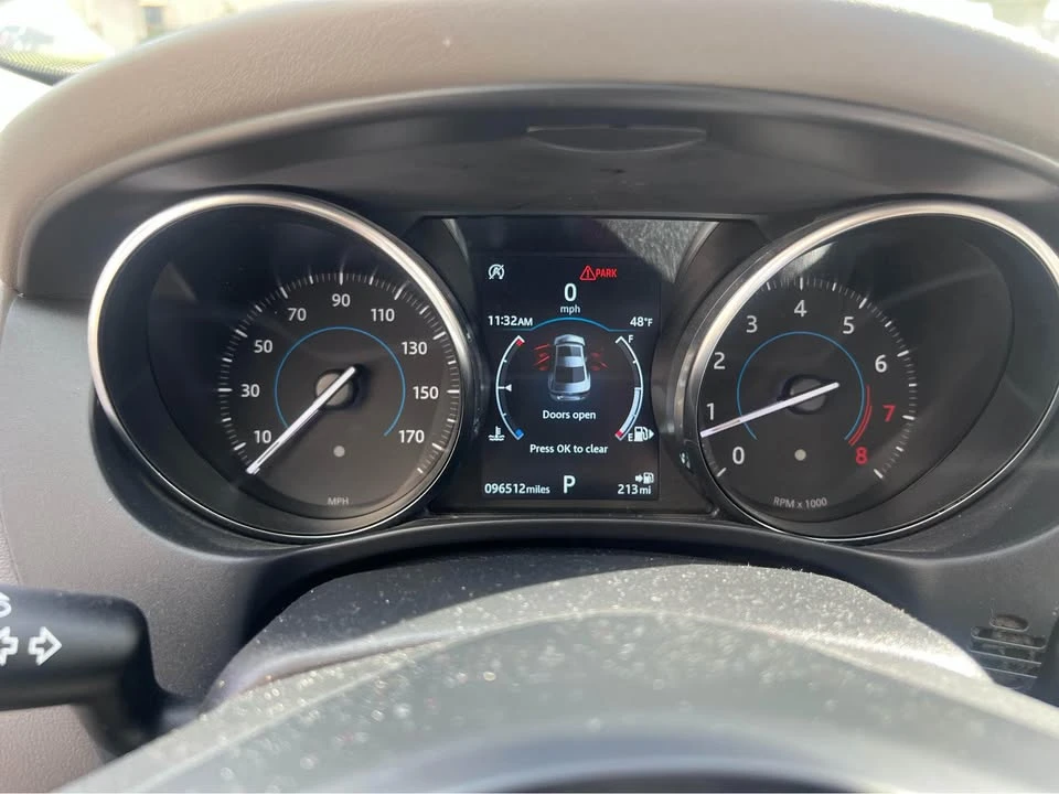 2019 Jaguar XE - Image 6 of 17