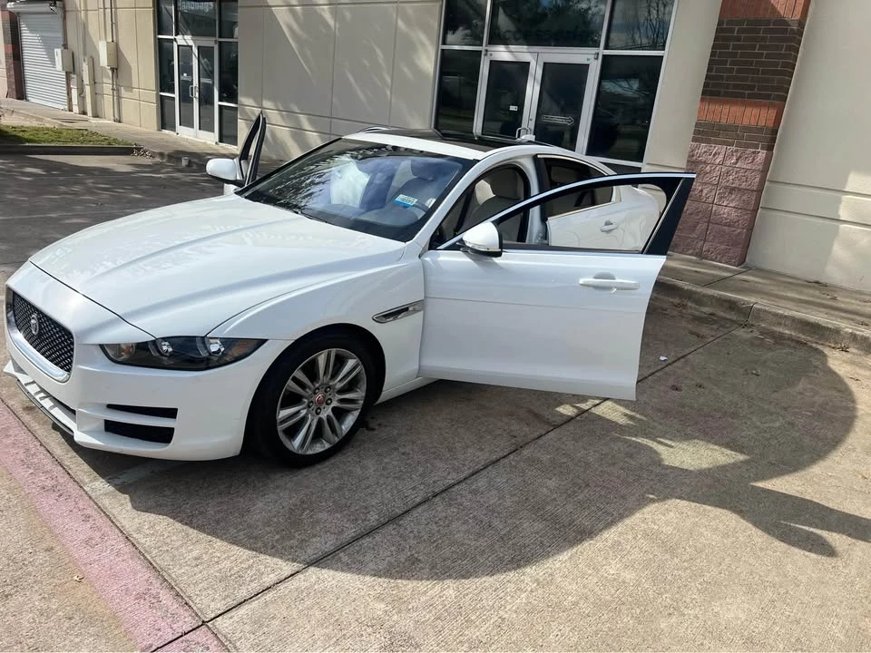2019 Jaguar XE - Image 2 of 17