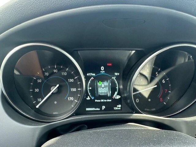 2019 Jaguar XE - Image 17 of 18