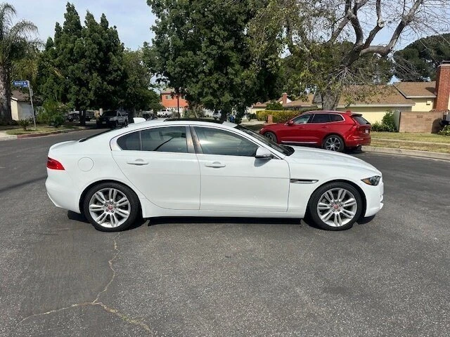 2019 Jaguar XE - Image 6 of 18
