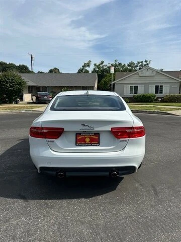 2019 Jaguar XE - Image 8 of 18