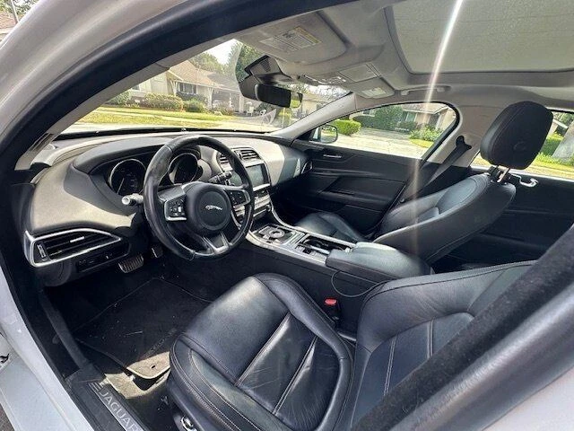 2019 Jaguar XE - Image 11 of 18