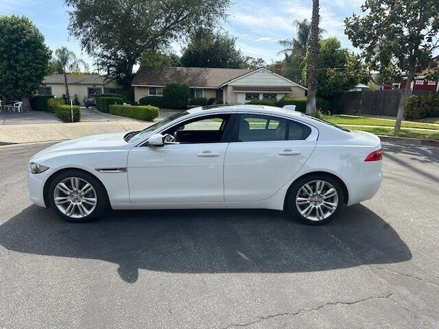 2019 Jaguar XE - Image 10 of 18