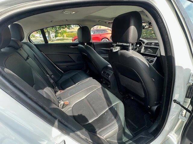 2019 Jaguar XE - Image 14 of 18