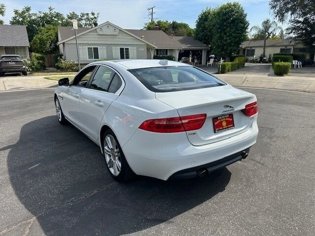 2019 Jaguar XE - Image 9 of 18