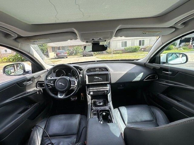 2019 Jaguar XE - Image 15 of 18
