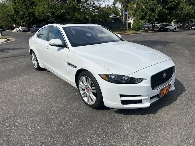 2019 Jaguar XE - Image 5 of 18
