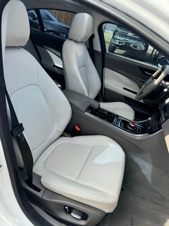 2019 Jaguar XE - Image 7 of 9