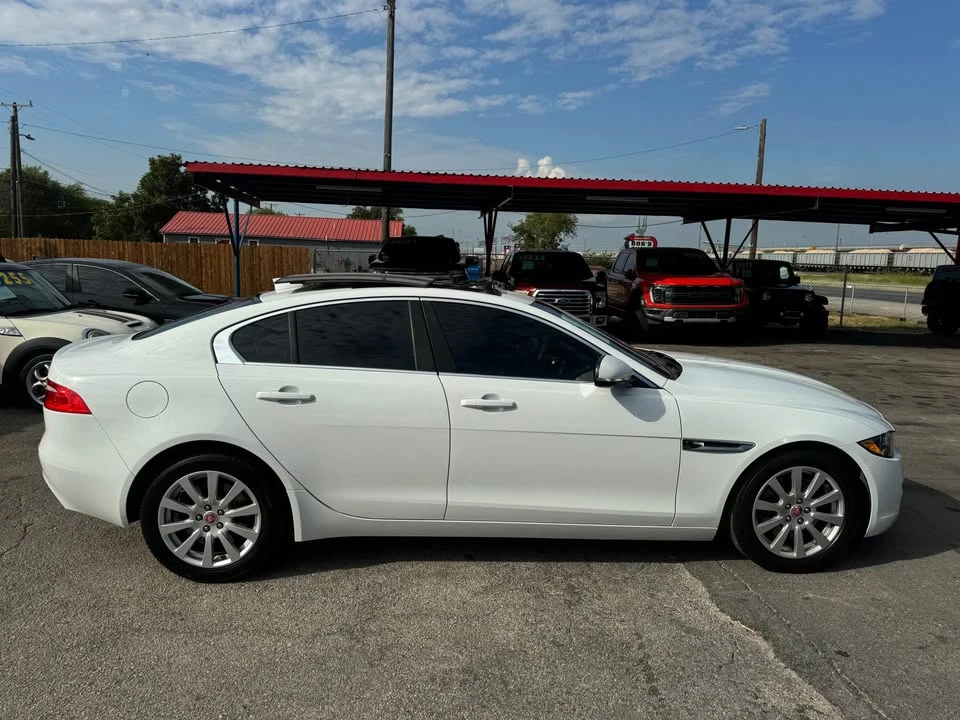2019 Jaguar XE - Image 4 of 9
