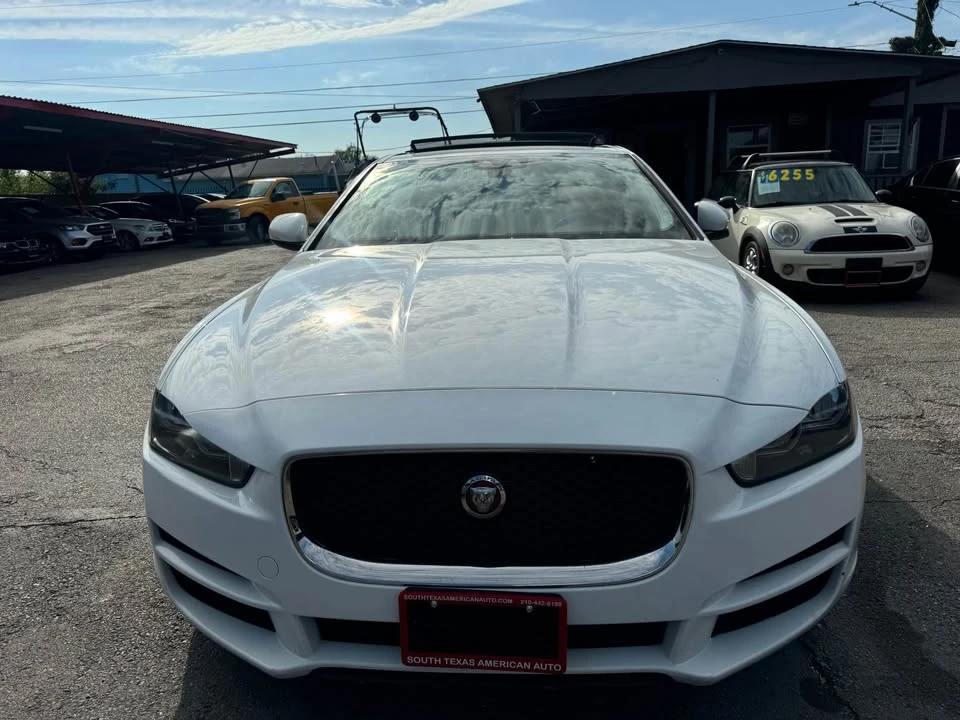 2019 Jaguar XE - Image 5 of 9