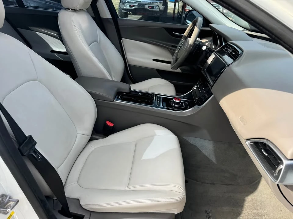 2019 Jaguar XE - Image 6 of 9