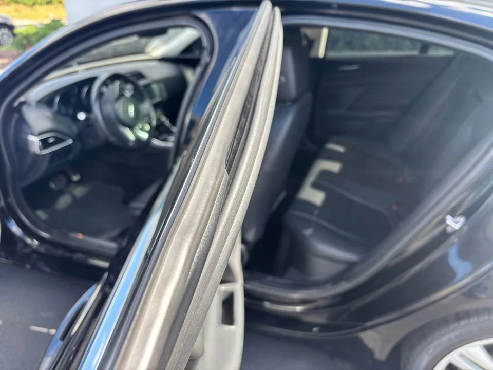 2019 Jaguar XE - Image 6 of 15