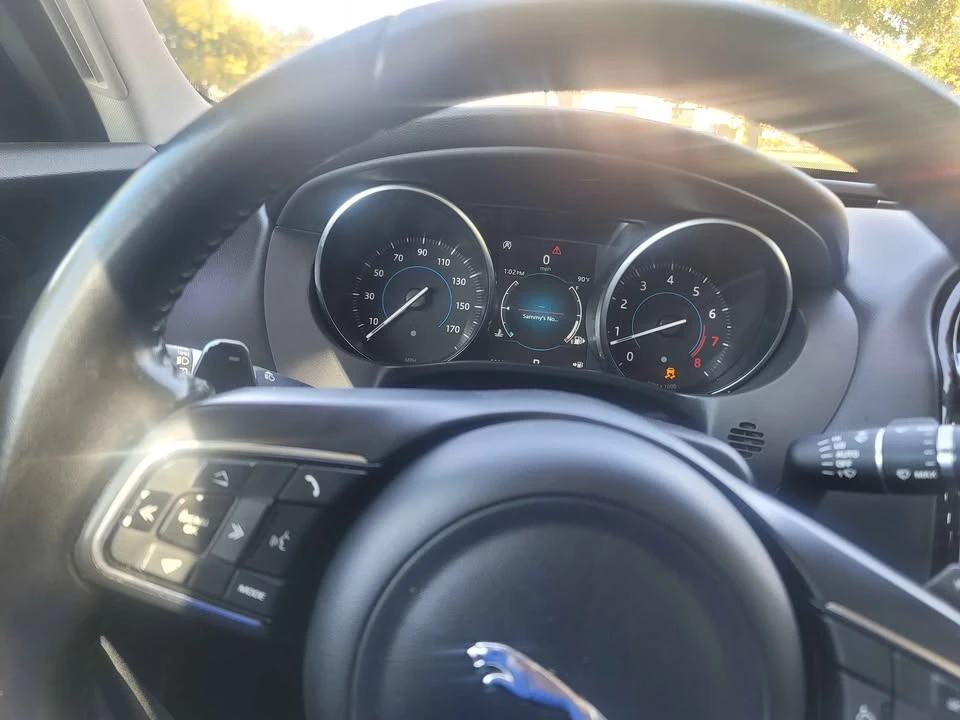 2019 Jaguar XE - Image 10 of 20