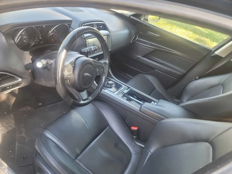 2019 Jaguar XE - Image 13 of 20