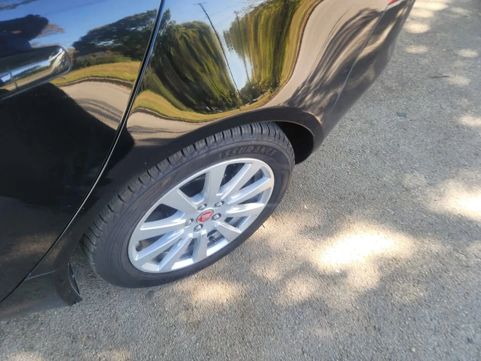 2019 Jaguar XE - Image 7 of 20