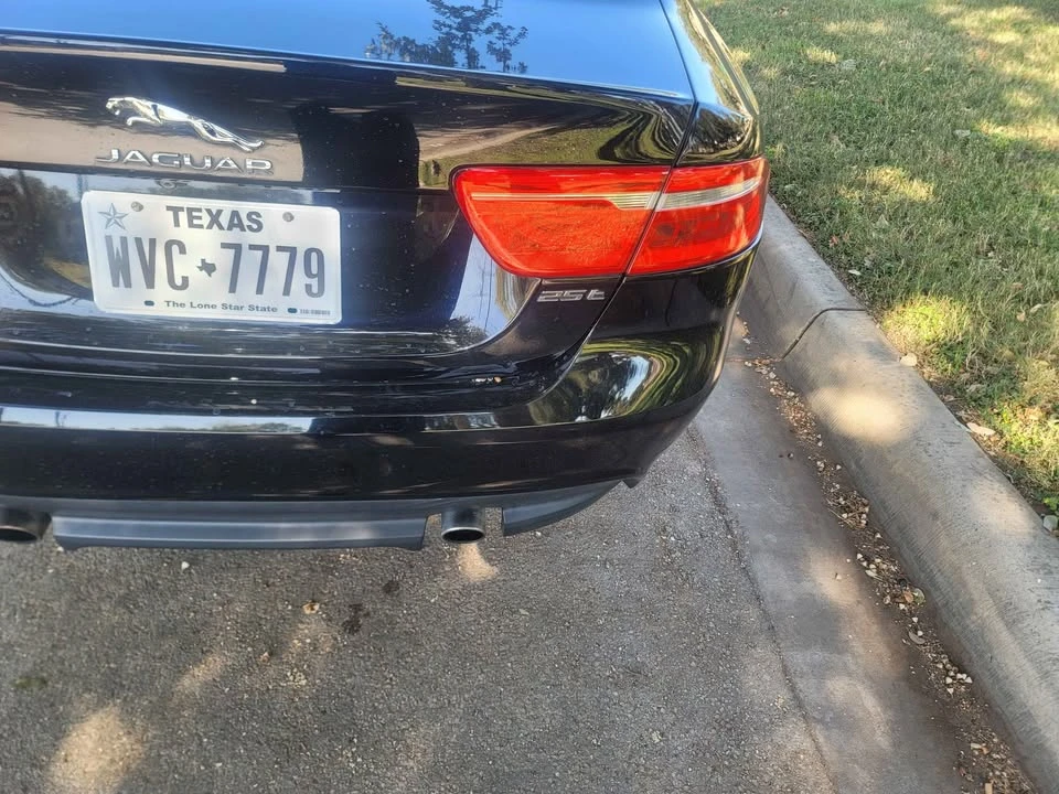 2019 Jaguar XE - Image 8 of 20