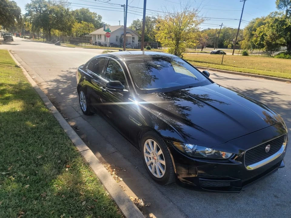 2019 Jaguar XE - Image 2 of 20
