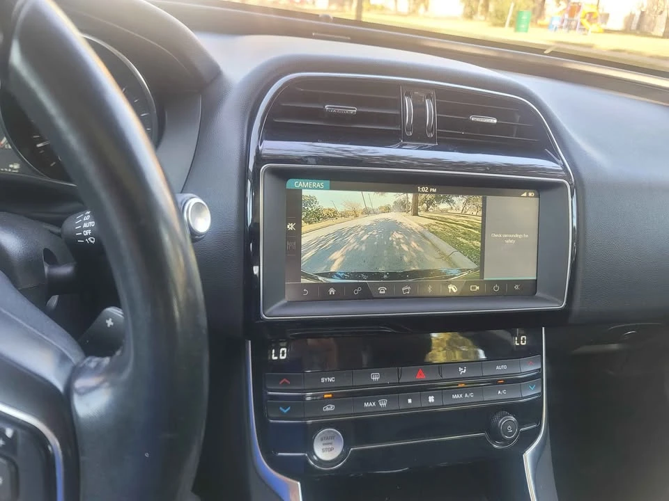 2019 Jaguar XE - Image 9 of 20