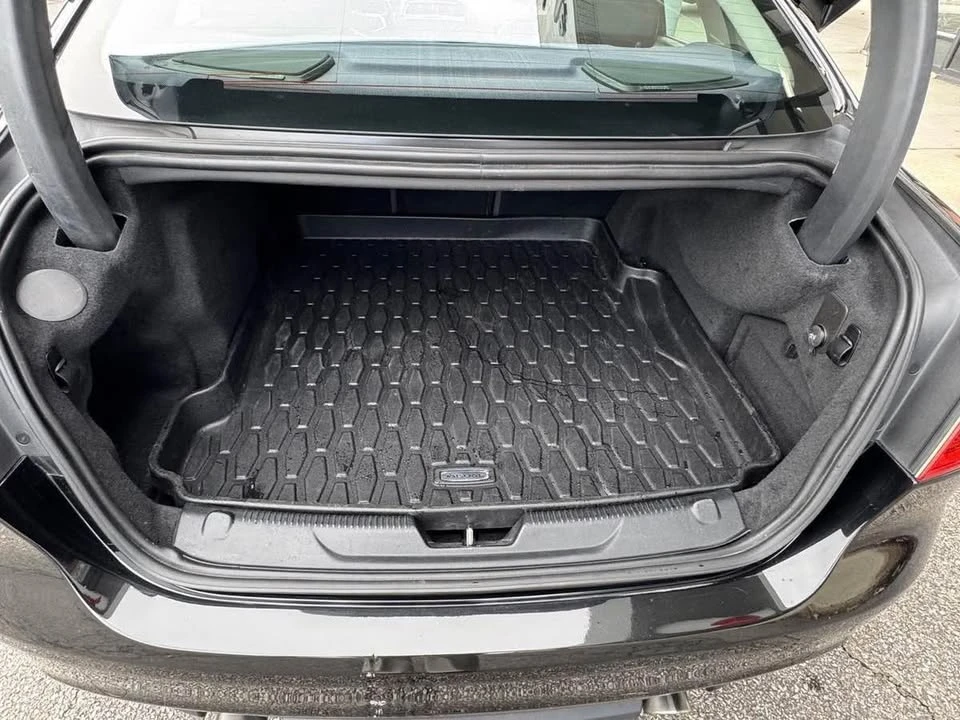 2019 Jaguar XE - Image 14 of 14
