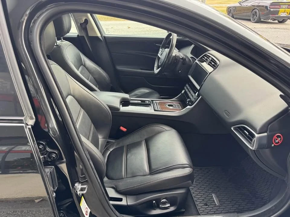 2019 Jaguar XE - Image 11 of 14