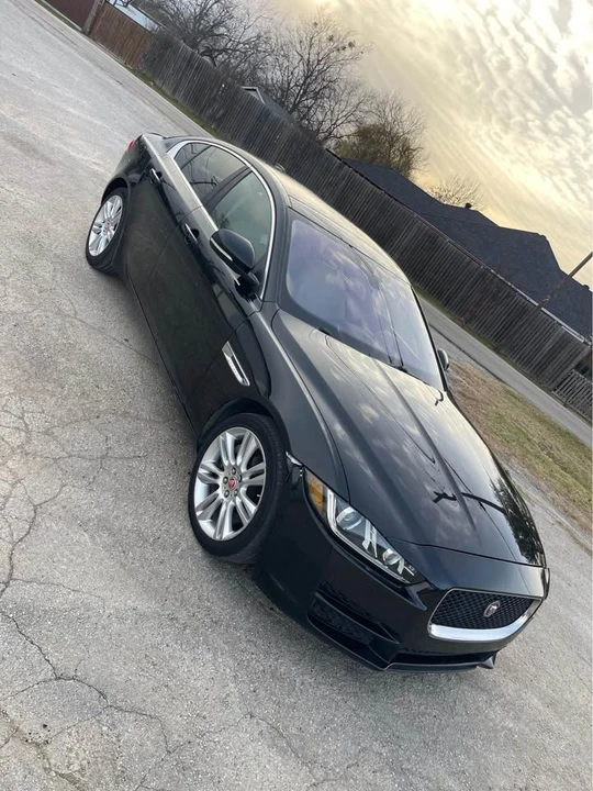 2019 Jaguar XE - Image 13 of 13
