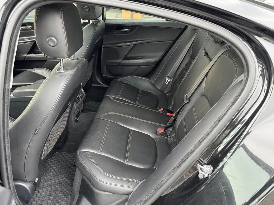 2019 Jaguar XE - Image 13 of 14