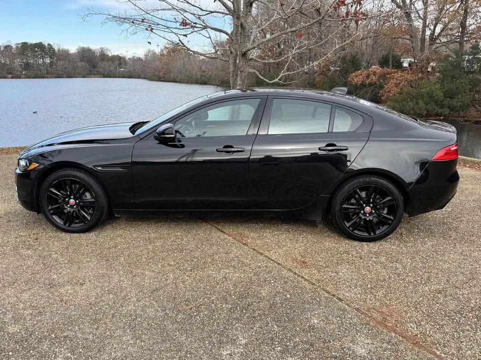 2019 Jaguar XE - Image 5 of 14