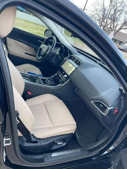 2019 Jaguar XE - Image 12 of 13